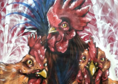 Panneau peint à la bombe représentant un coq et deux poules