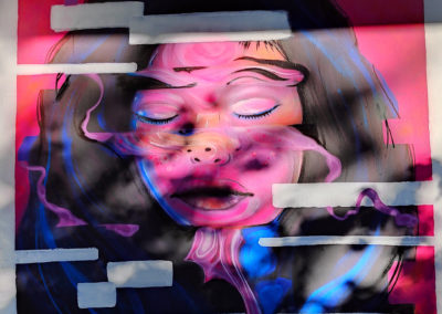 Peinture à la bombe d'une femme pensive dans un mélange nuageux. La couleur dominante est vive et pétillante avec tant de froideur en même temps